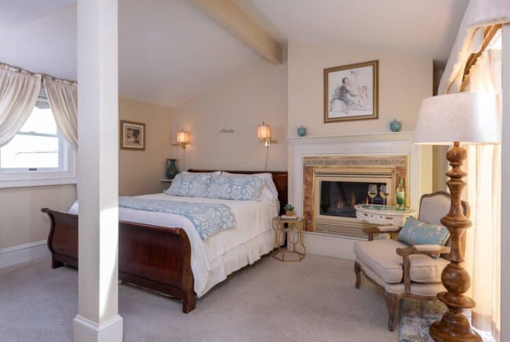 King size bed with gas fireplace and extra seat
